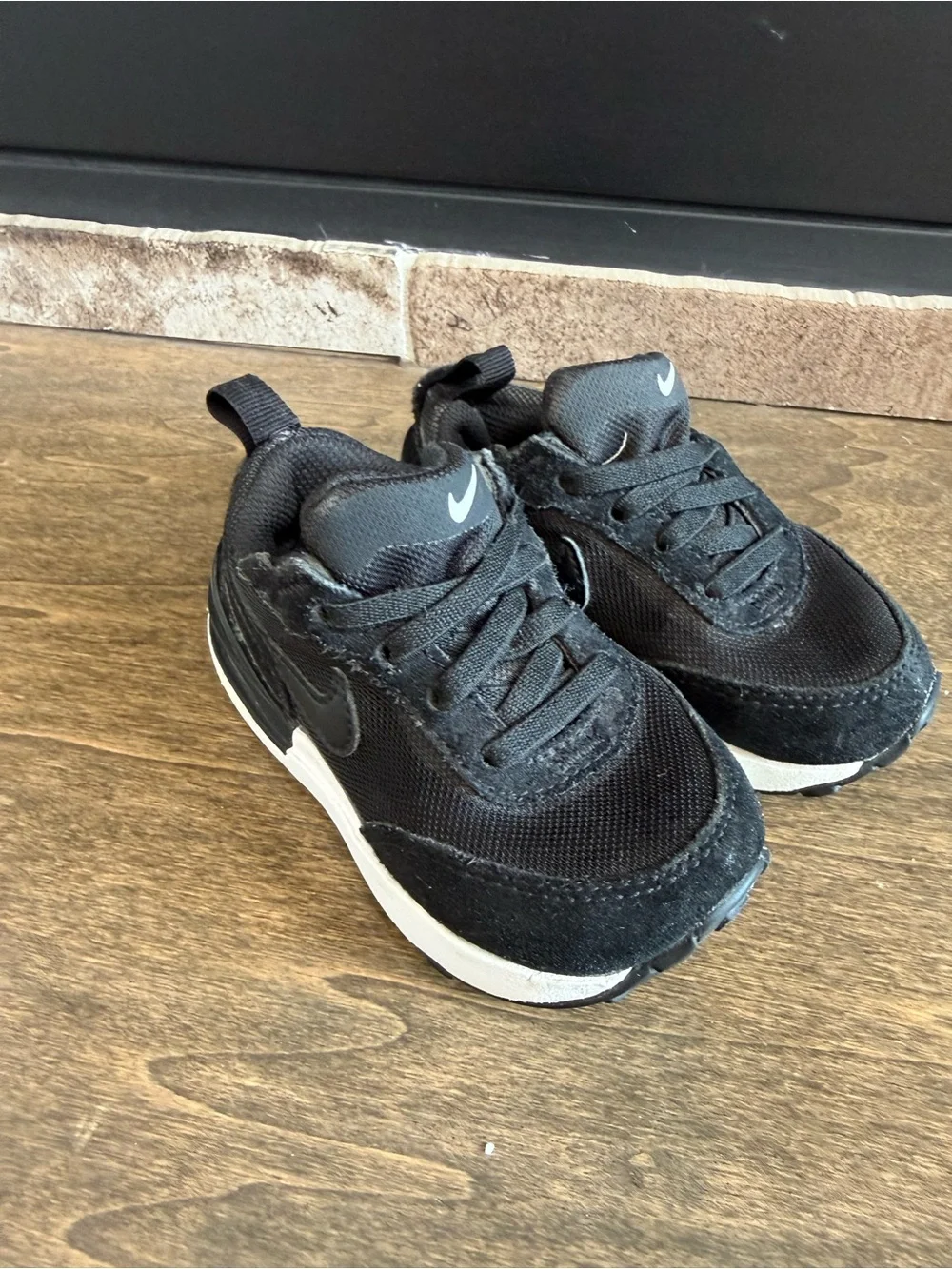 Nike Kids Slip On Athletic Sneaker Black White US 5C EU 21 DC0479-001